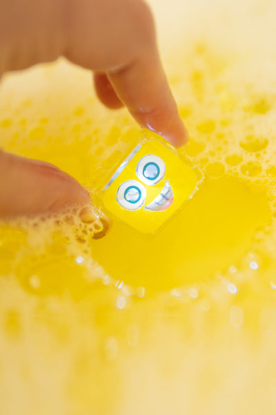 Cube lumineux pour le bain - Jaune