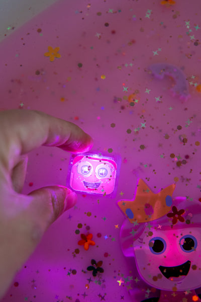 cubes lumineux rose pour le bain