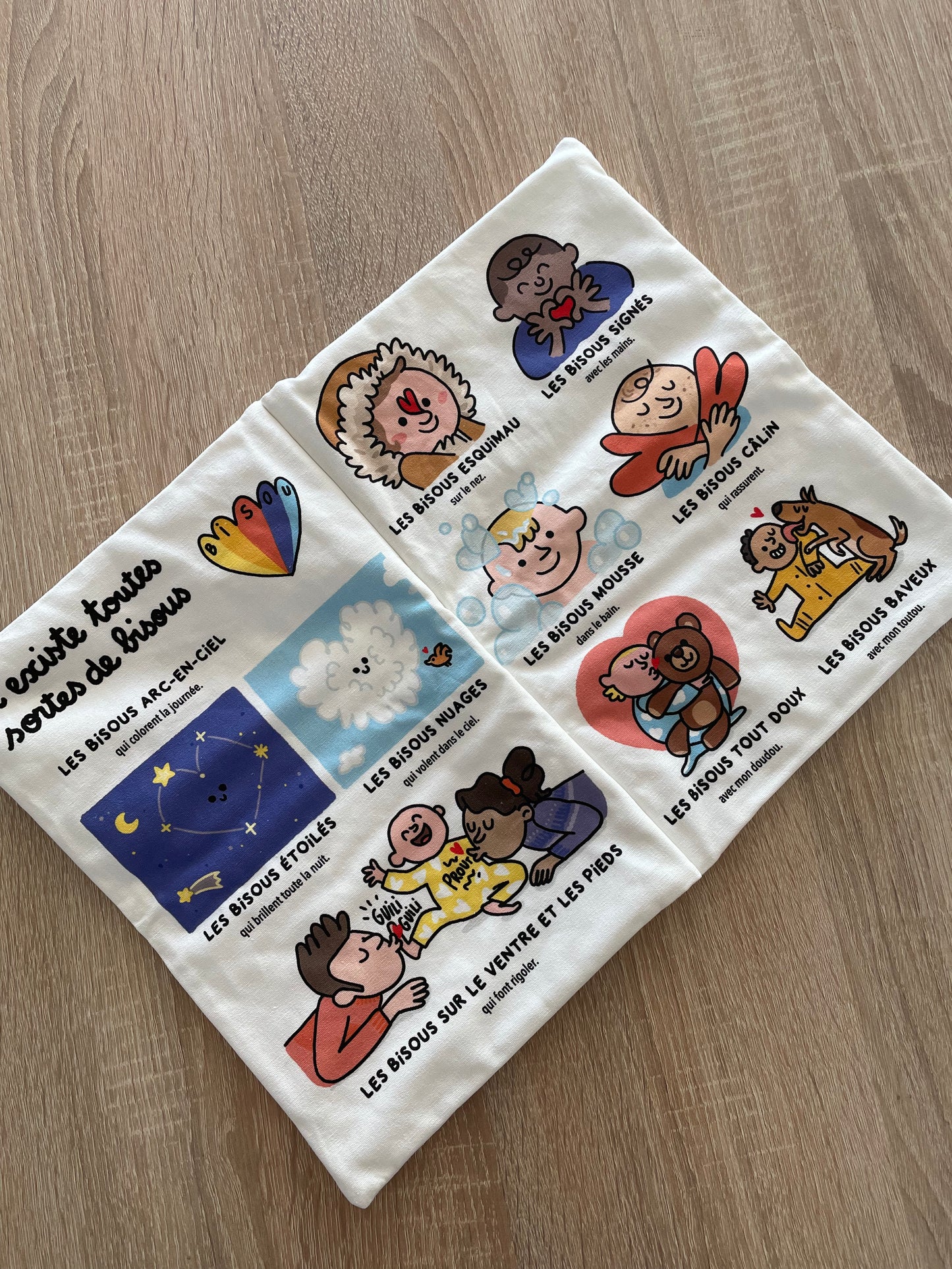 Livre en tissu - La gazette des bébés - Les bisous