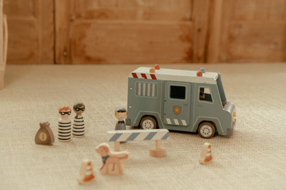 Fourgon de police en bois