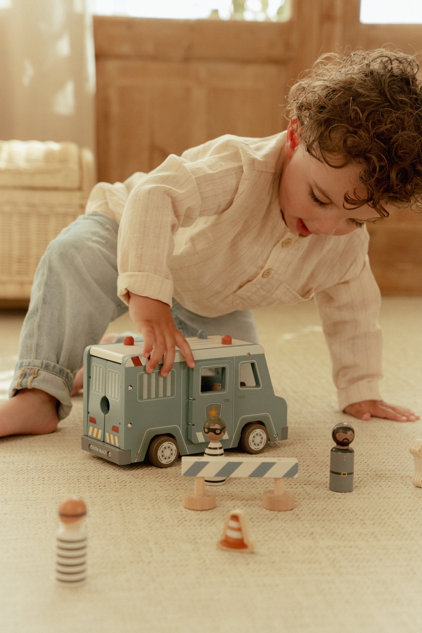 Fourgon de police en bois