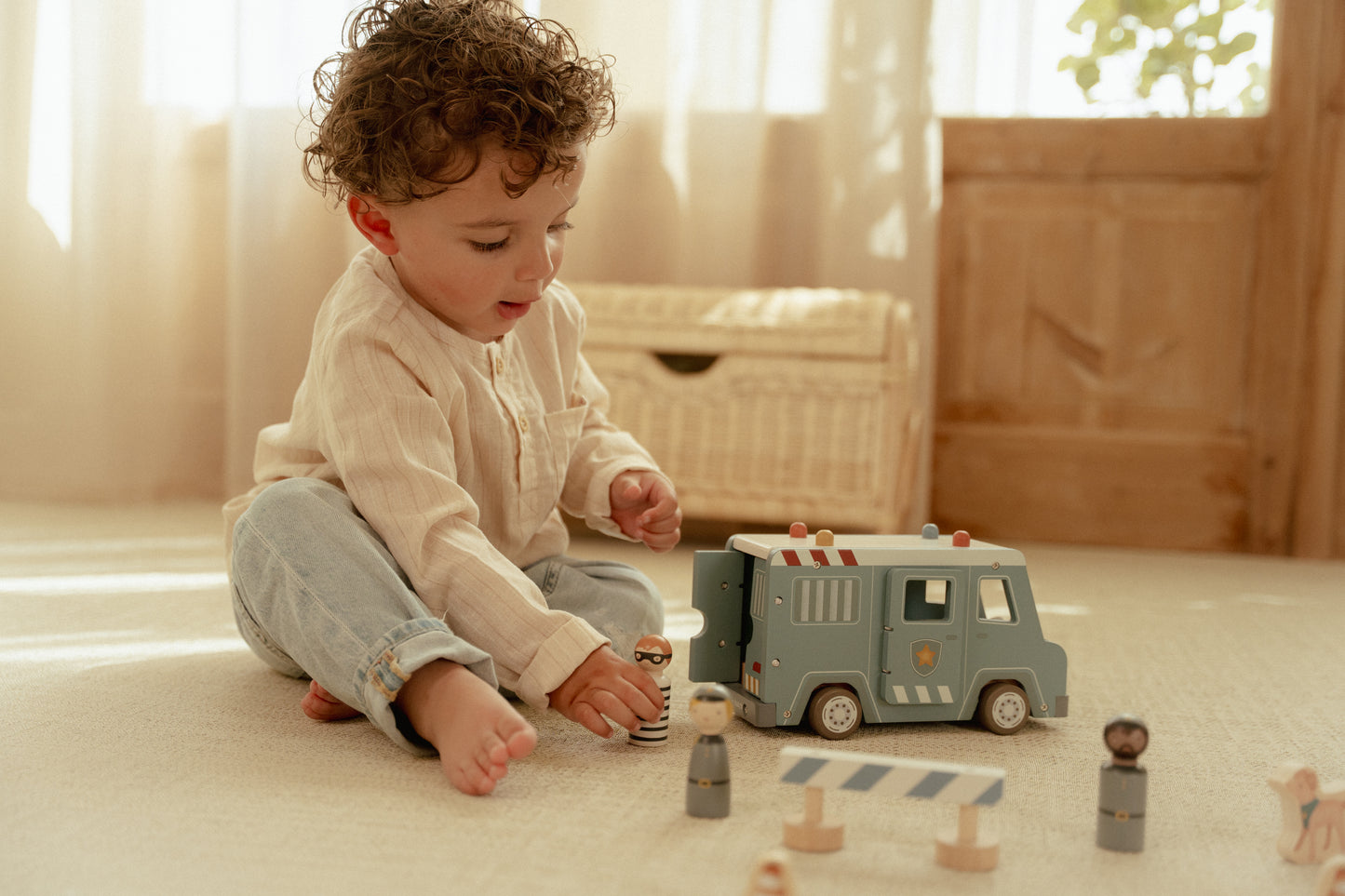 Fourgon de police en bois