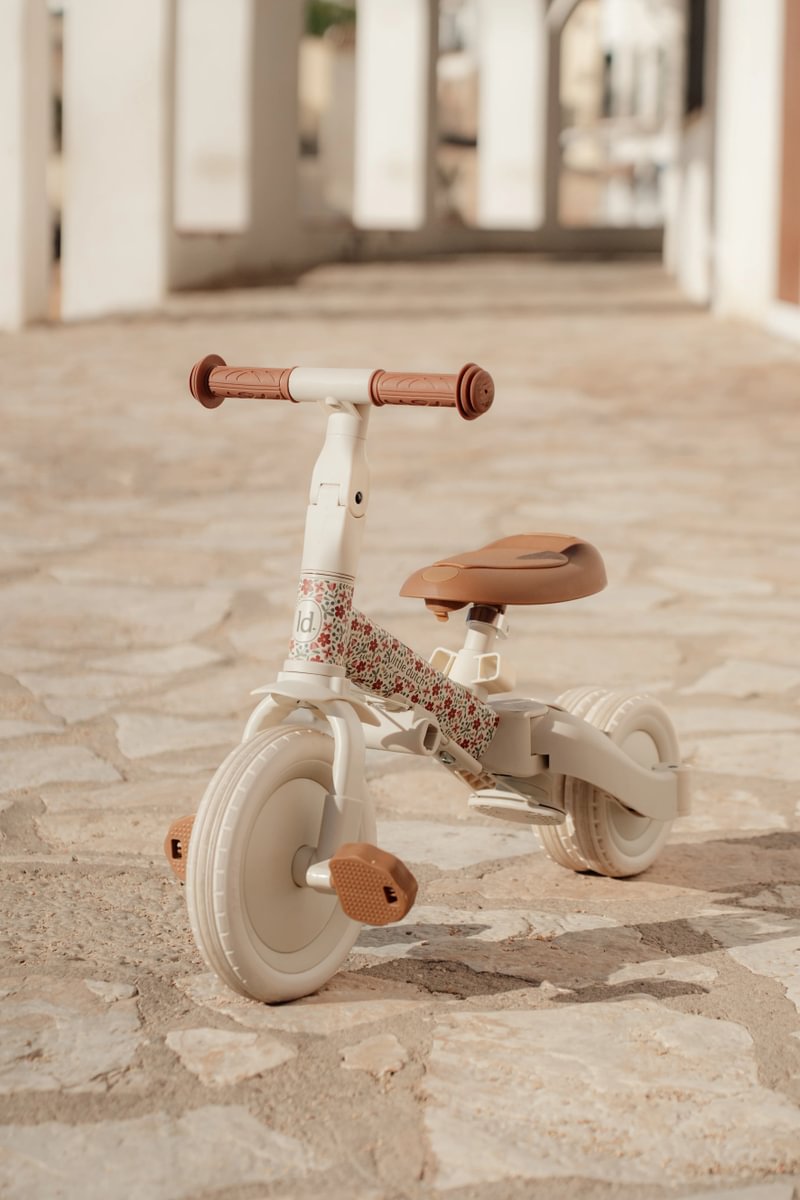 Tricycle évolutif 4 en 1 - Blanc ( Précommande )