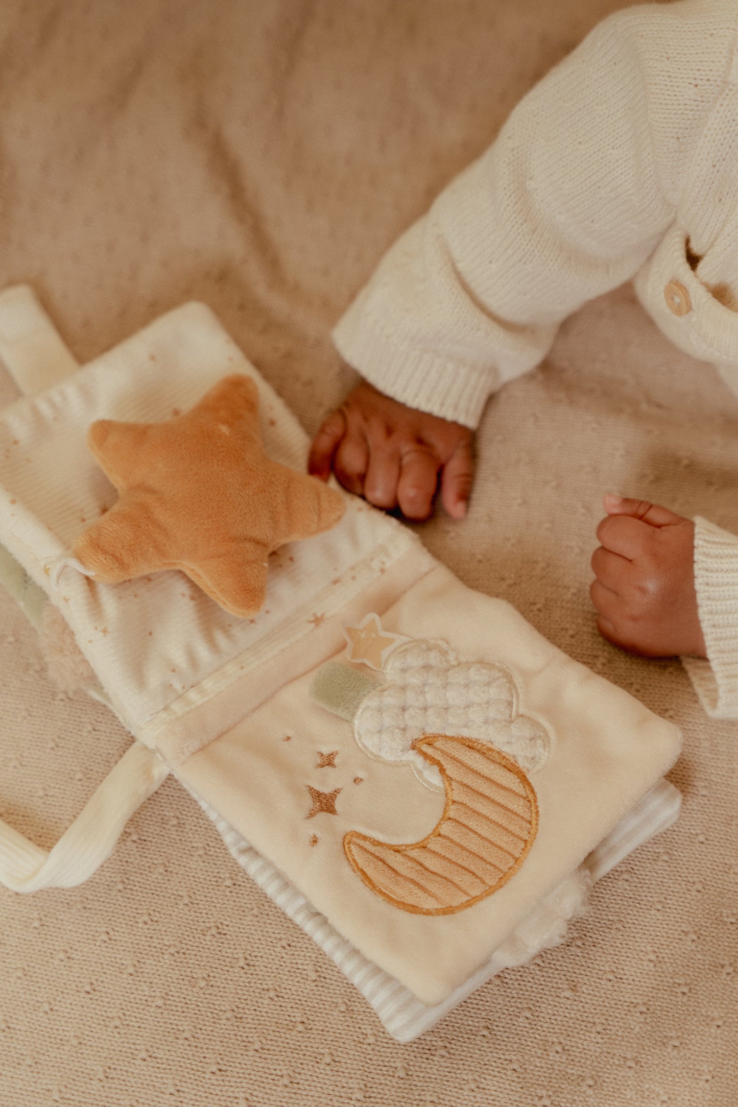 Livre d'activités en tissu pour poussette - Newborn Naturals