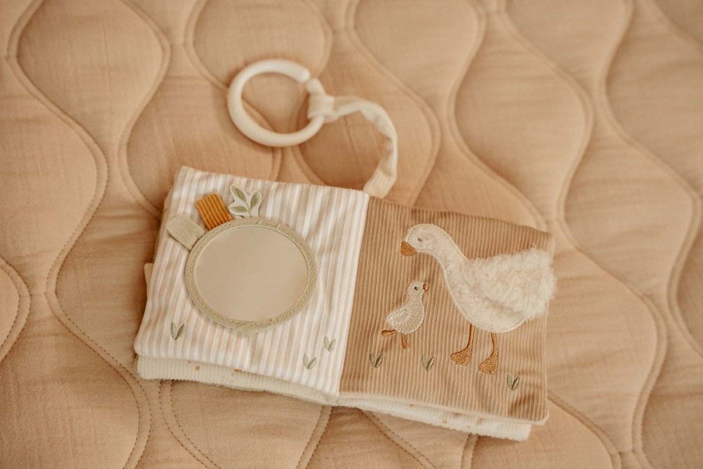 Livre d'activités en tissu pour poussette - Newborn Naturals