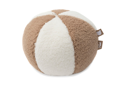 Balle d'éveil en tissu bouclette ivoire et biscuit pour bébé