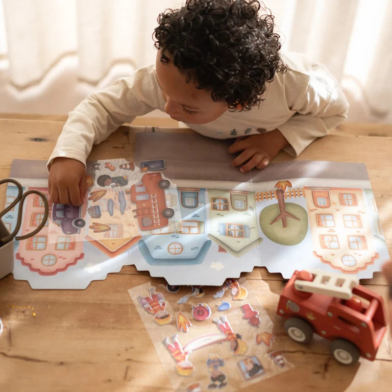 Livre d'activités avec stickers réutilisables - Jim's Fire Station
