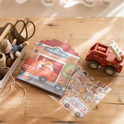 Livre d'activités avec stickers réutilisables - Jim's Fire Station