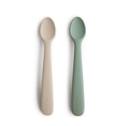 Lot de 2 cuillères en silicone beige et vert sauge pour bébé