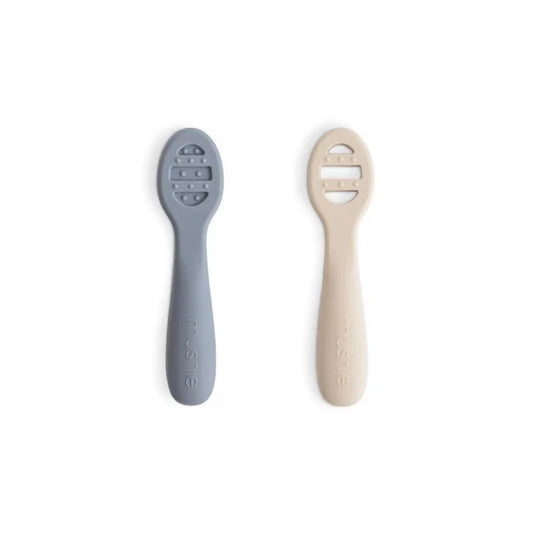 Lot de 2 cuillères en silicone gris-bleu et crème à motif strié pour bébé
