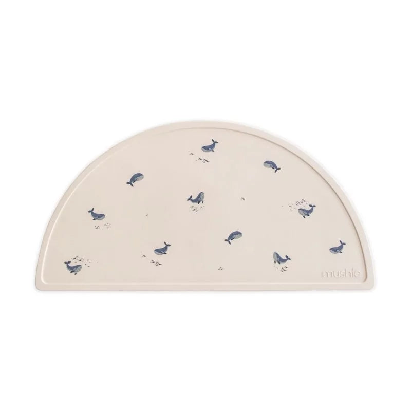 Set de table demi-lune en silicone crème à motif baleines pour bébé