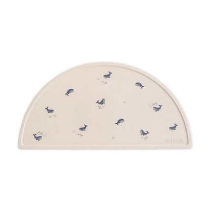Set de table demi-lune en silicone crème à motif baleines pour bébé