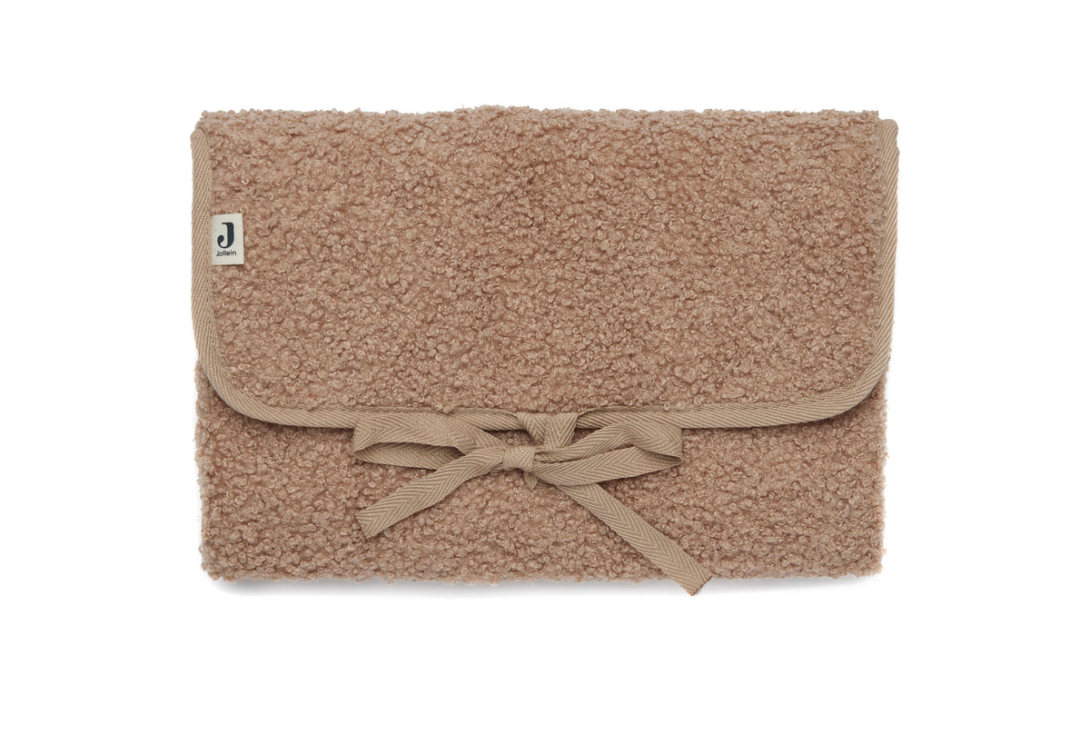Tapis à langer nomade en tissu bouclette biscuit, plié avec liens